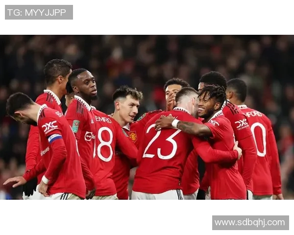 曼联禁员工私拍球迷无照事件：足球文化的背后隐秘角落